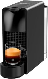 Cafeteira Nespresso Essenza Mini preta compacta para espresso e lungo com cápsulas Original