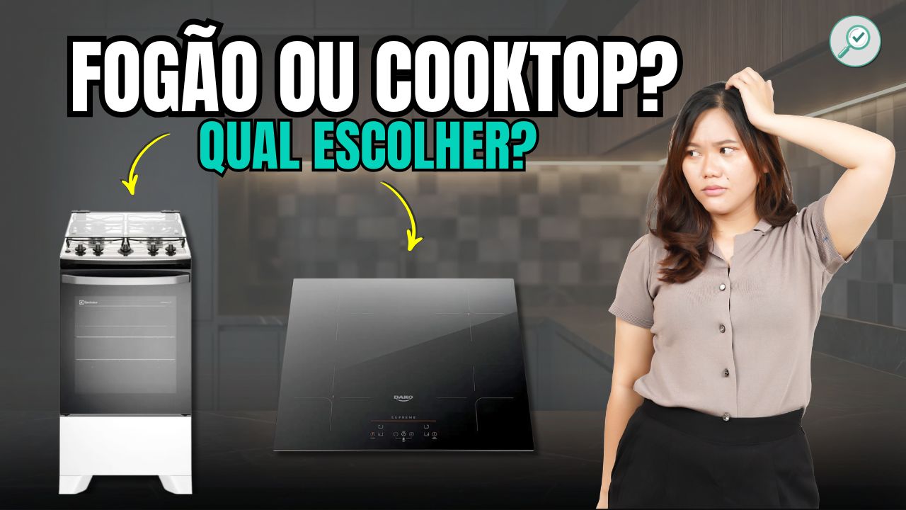 Fogão tradicional e cooktop moderno lado a lado em uma cozinha planejada.