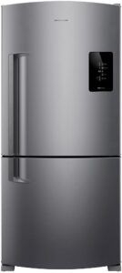 Geladeira Brastemp BRE85 Inverse cor inox, com o freezer na parte de baixo e refrigerador na parte de cima, painel touch na porta superior.
