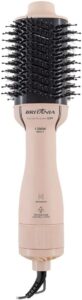Escova secadora Britânia Soft 4 em 1 BEC07R rosa e preta com cabo giratório e detalhes de saída de ar.