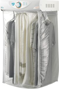 Secadora de roupas de parede Fischer Super Ciclo, mostrando o bag plástico transparente inflado com roupas penduradas em cabides no interior.