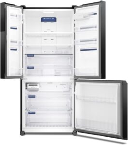 Geladeira Electrolux da linha AutoSense, com porta aberta
