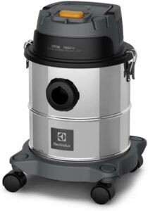 Aspirador de pó e água Electrolux GT12 com barril em inox, alça preta, rodízios e mangueira conectada