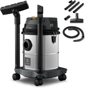 Aspirador de pó e água Electrolux GT12 com barril em inox, alça preta, rodízios e mangueira conectada